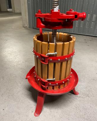 Torchio pressa per uva e vinacca