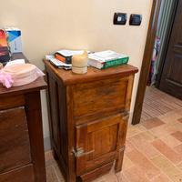 Antica ghiacciaia in legno