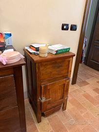 Antica ghiacciaia in legno