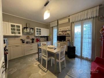 Appartamento di 109 m² con 3 locali e box auto a V