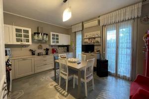Appartamento di 109 m² con 3 locali e box auto a V