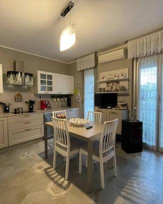 Appartamento di 109 m² con 3 locali e box auto a V