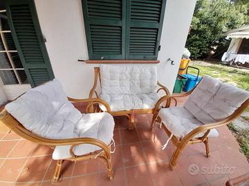 divano e 2 poltroncine in vimini