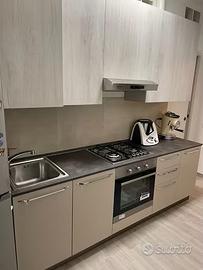 Cucina completa di elettrodomestici
