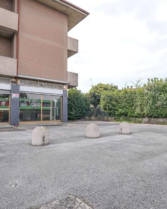 LOCALE COMMERCIALE CON BOX SINGOLO A MEDOLAGO