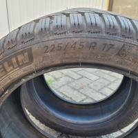 Coppia di gomme invernali Michelin 225/45 R17 91 H