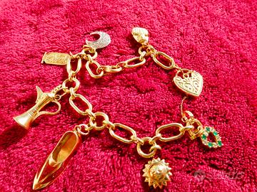 Braccialetto in oro giallo 18K con 7 charms in oro