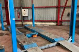 ponte sollevatore a 4 colonne