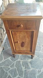 Mobiletto in legno