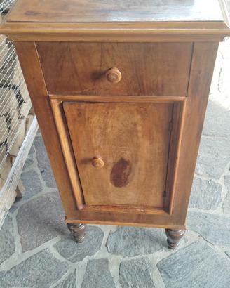 Mobiletto in legno