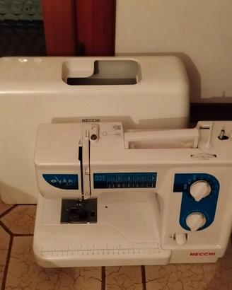 Macchina da cucire Necchi 320