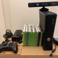 Xbox 360 Slim completa di Kinect e diversi giochi.