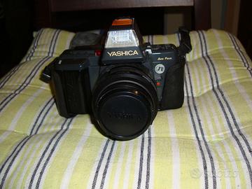 macchina fotografica yashica