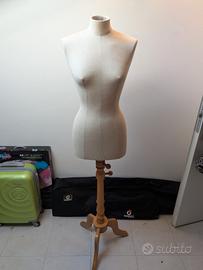 Manichino sartoriale donna con base in legno