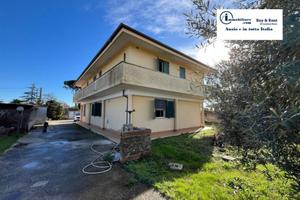 Villa di 220 m² con 4 locali e box auto a Nettuno