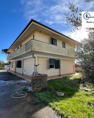 Villa di 220 m² con 4 locali e box auto a Nettuno
