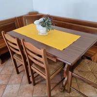 cucina con tavolo usata pochissimo in noce pieno  