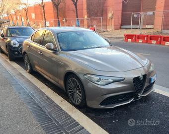 NOLEGGIO EVENTI Elegante Alfa Romeo Giulia 210cvQ4