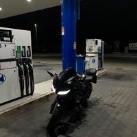 R125 2022 full black con antifurto allarme