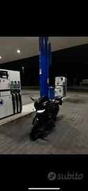 R125 2022 full black con antifurto allarme