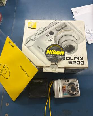 NIKON COOLPIX 5200