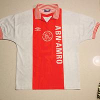 Maglie da calcio anni 90: Ajax e Barcellona.