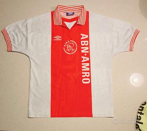 Maglie da calcio anni 90: Ajax e Barcellona.