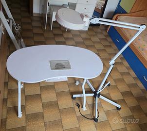 Tavolo estetico con lampada
