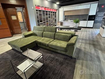 Divano Febal casa con sedute scorrevoli.