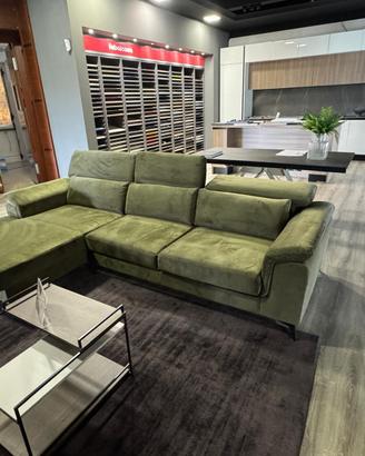 Divano Febal casa con sedute scorrevoli.