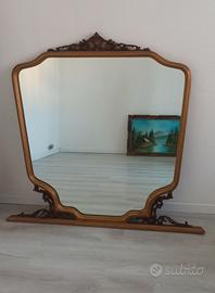 specchiera in legno dorato intagliato