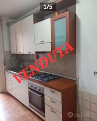 Cucina componibile lineare con elettrodomestici