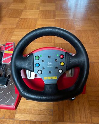 Volante Momo Logitech con pedaliera