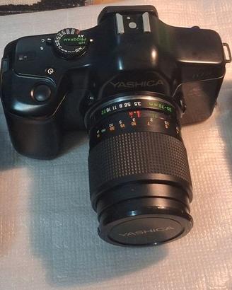Macchina fotografica reflex Yashica 109