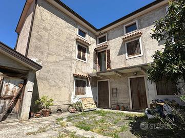 3 LOCALI A TRIESTE