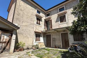 3 LOCALI A TRIESTE
