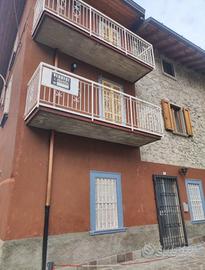 Casa composta da 3 appartamenti