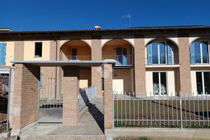 VILLA A SCHIERA A COSTIGLIOLE D'ASTI