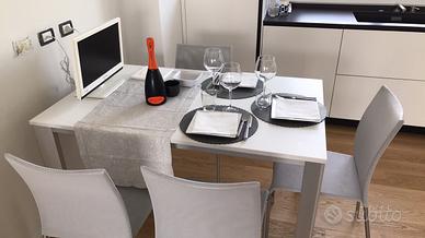 Tavolo da cucina bianco poro aperto allungabile