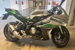 MOTO BENELLI BN 302 R