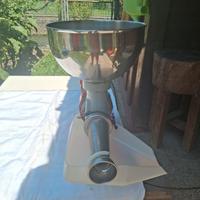 Macchina passa pomodoro 