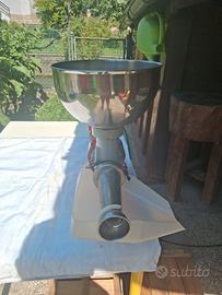 Macchina passa pomodoro 