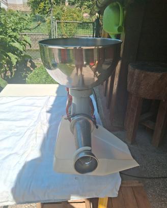 Macchina passa pomodoro 