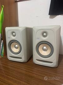 KRK ROCKIT 5 + Stand Pronomic + Base EIKOM Fonoas.
