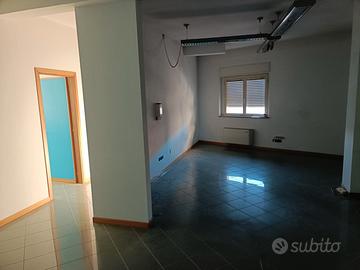 Ufficio - 130 mq - 6 vani - 750/mese -
