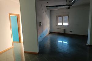 Ufficio - 130 mq - 6 vani - 750/mese -