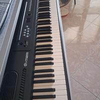 Tasti pesati azione a martello come un pianoforte