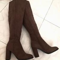 Stivali marroni scamosciati (calzano 35) NUOVI