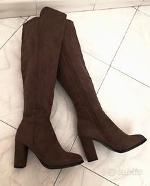 Stivali marroni scamosciati (calzano 35) NUOVI