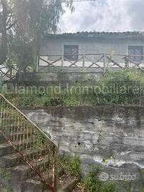 Casetta panoramica con terreno a Milo